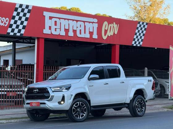 TOYOTA HILUX 2.8 D-4D TURBO DIESEL CD SRX PLUS 4X4 AUTOMÁTICO TOYOTA HILUX 2.8 D-4D TURBO DIESEL CD SRX PLUS 4X4 AUTOMÁTICO